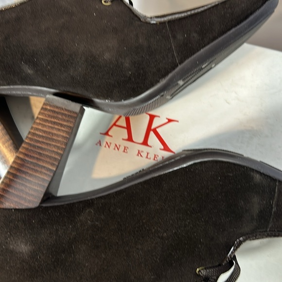 Anne Klein Brown Suede Wedge Heel Shoes Size 9 1/2M. Excellent 3 1/2 inch heel - Picture 7 of 11